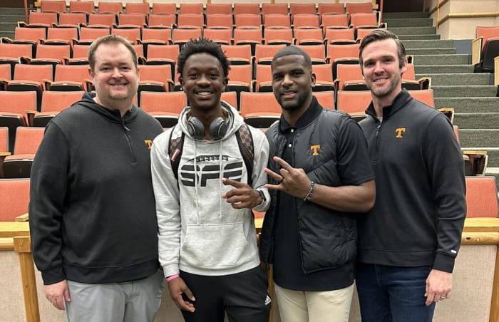 2025 5-star WR Jaime Ffrench with several members of Tennessee's coaching staff. (Photo courtesy of Jaime Ffrench)